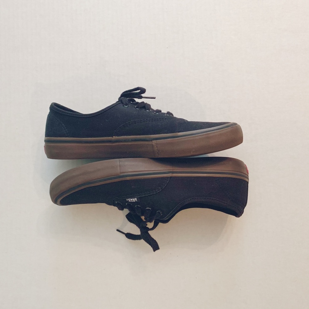All black vans - Picture 1 of 1